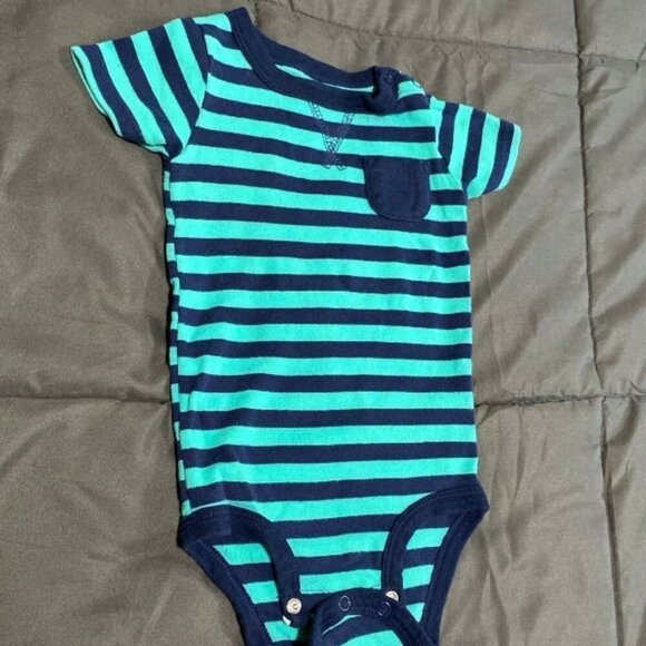 Bundle of Onesies - Picture 5 of 6